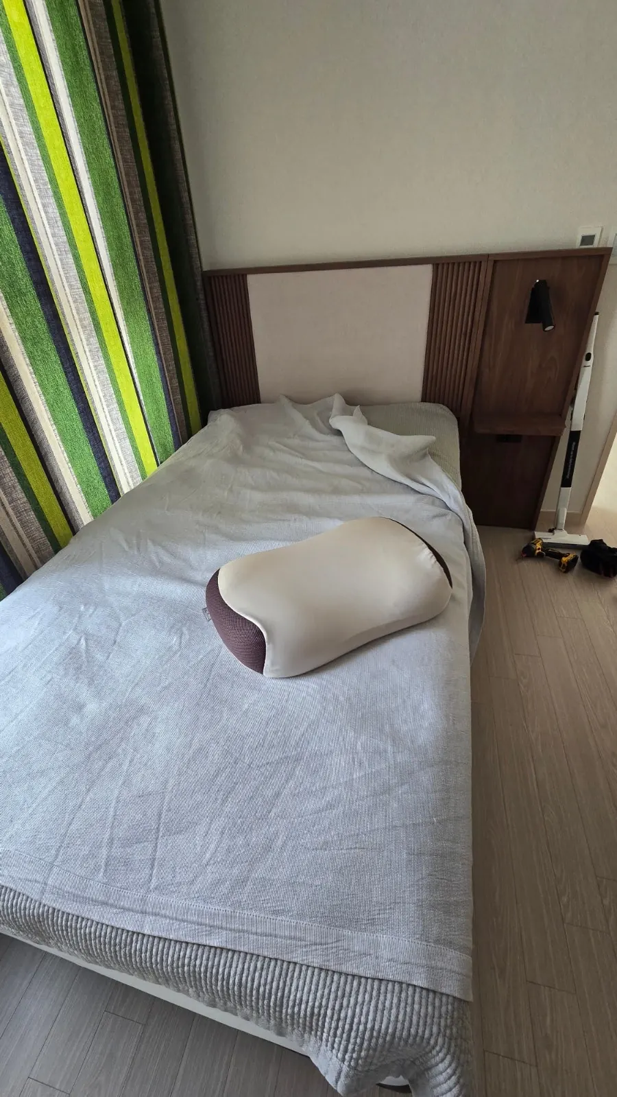 이삿짐이 빠진 방에 남은 에이스침대.