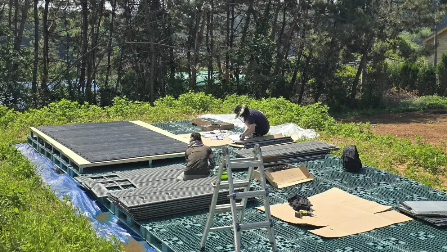 바닥 작업을 해 둔 설치 장소.