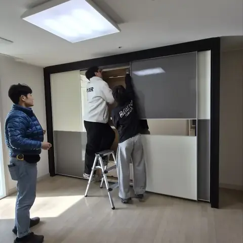 천안 불당동→성성동 슬라이딩 도어 10자 붙박이장 이전설치 — 이사 전, 2026년 1월 사례