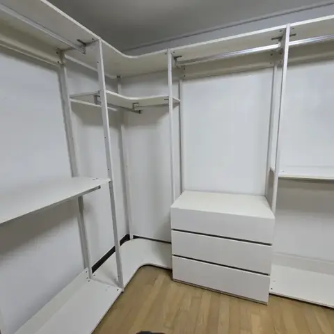 천안 동남구 한샘 시스템행거 설치 — 현관 밖에서 분해해 반입, 2025년 12월 사례