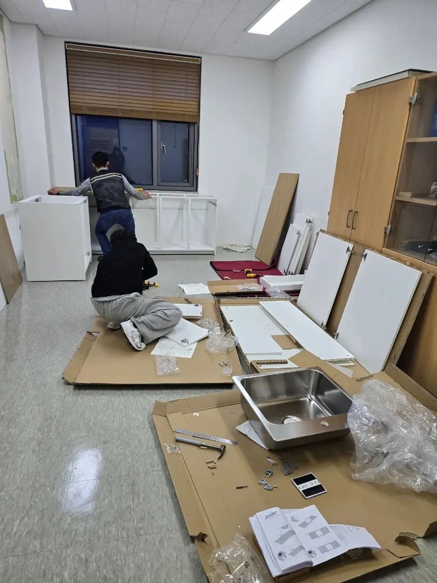 천안 대학교 교수실 이케아 크녹스홀트 ㄱ자 주방 하부장 조립 — 2026년 1월 사례 — 현장 사진 2