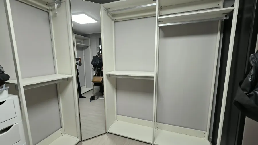 청주 청원구→상당구 한샘 시스템행거 이전설치 — 코너 거울장, 2026년 3월 사례 — 현장 사진 1