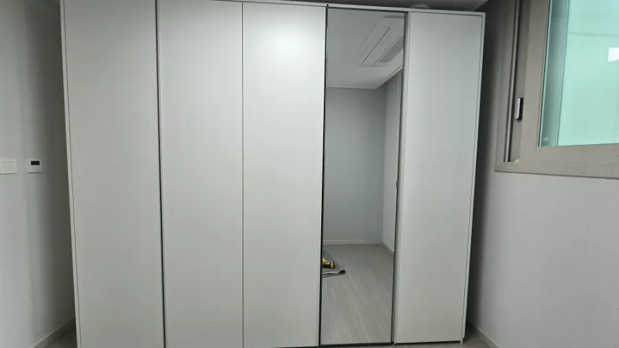 청주 오송 한샘 옷장 위치 변경 — 같은 방 반대편 벽으로, 2026년 4월 사례 — 현장 사진 3
