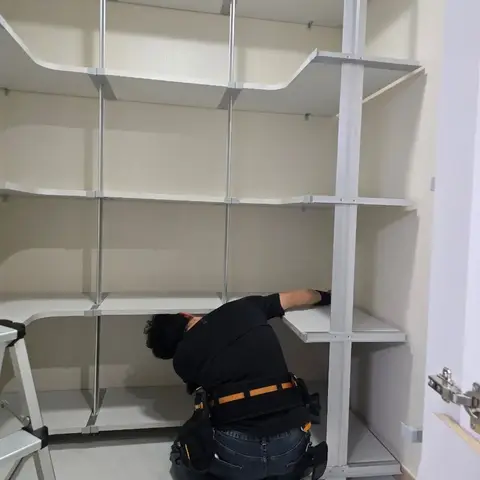 세종 드레스룸 시스템행거·ㄷ자 팬트리 선반 재설치 — 2025년 6월 사례