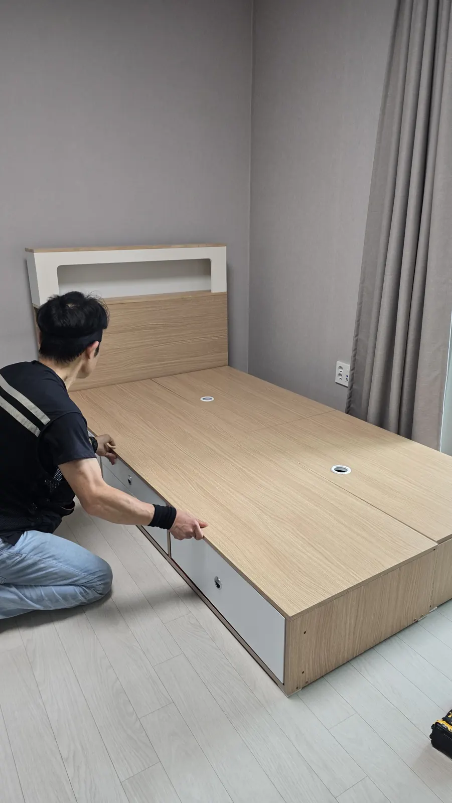 옆 동 새 방에서 재조립하는 중.