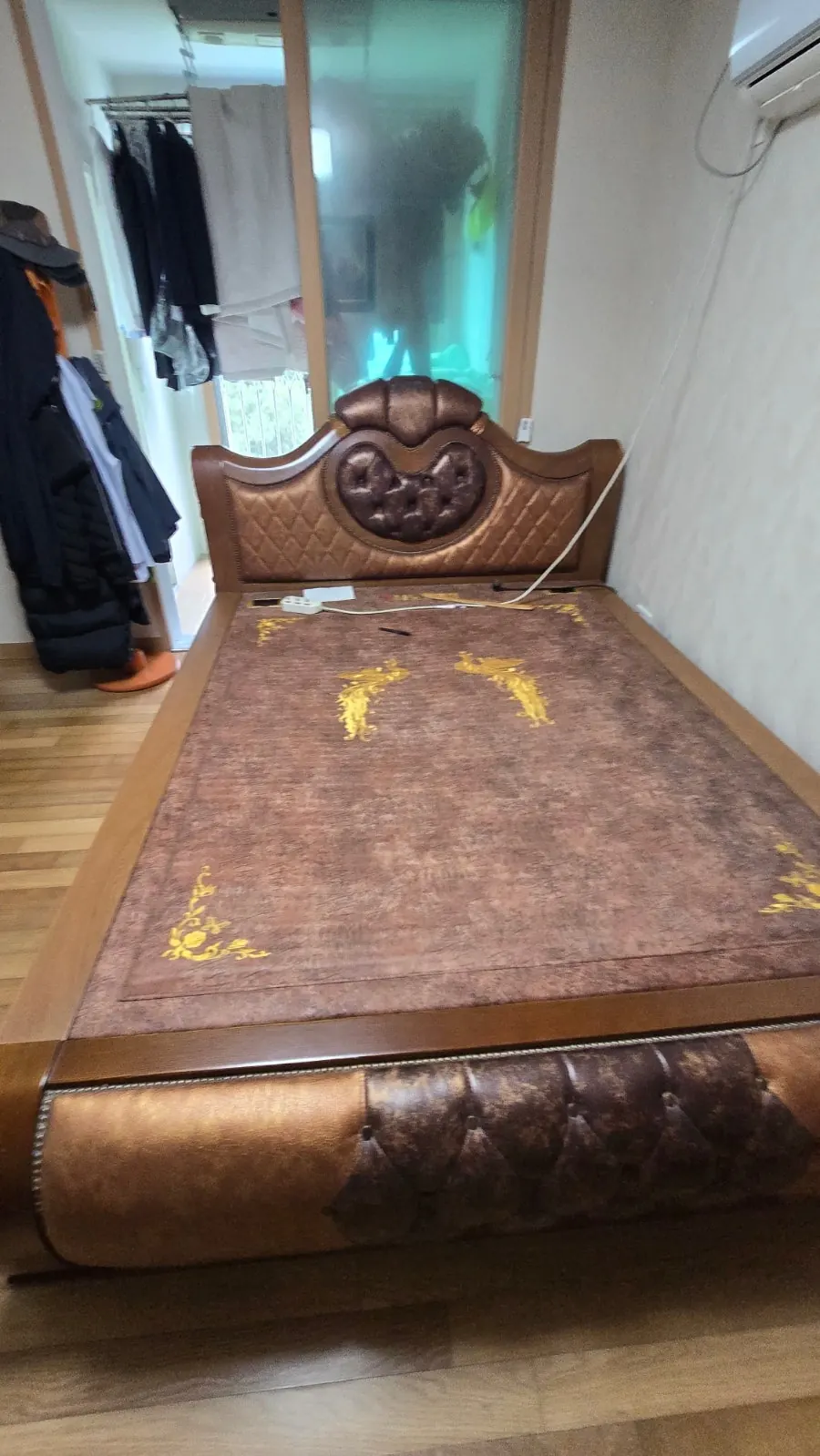 해체 전 황토 흙침대.